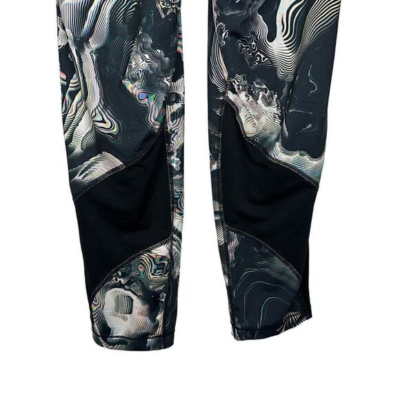 Nike Pro Dri-Fit Capri Leggings Black & White Coral
Print Medium - Picture 4 of 6